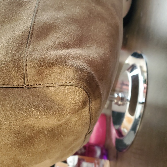 Michael Kors Brown Shoulder Bag with Gold Medallion GUC - Picture 5 of 10